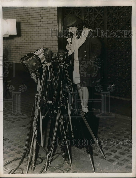 1935 Press Photo Joan Marshall after rescue from Morgan Liner "Dixie" - Historic Images