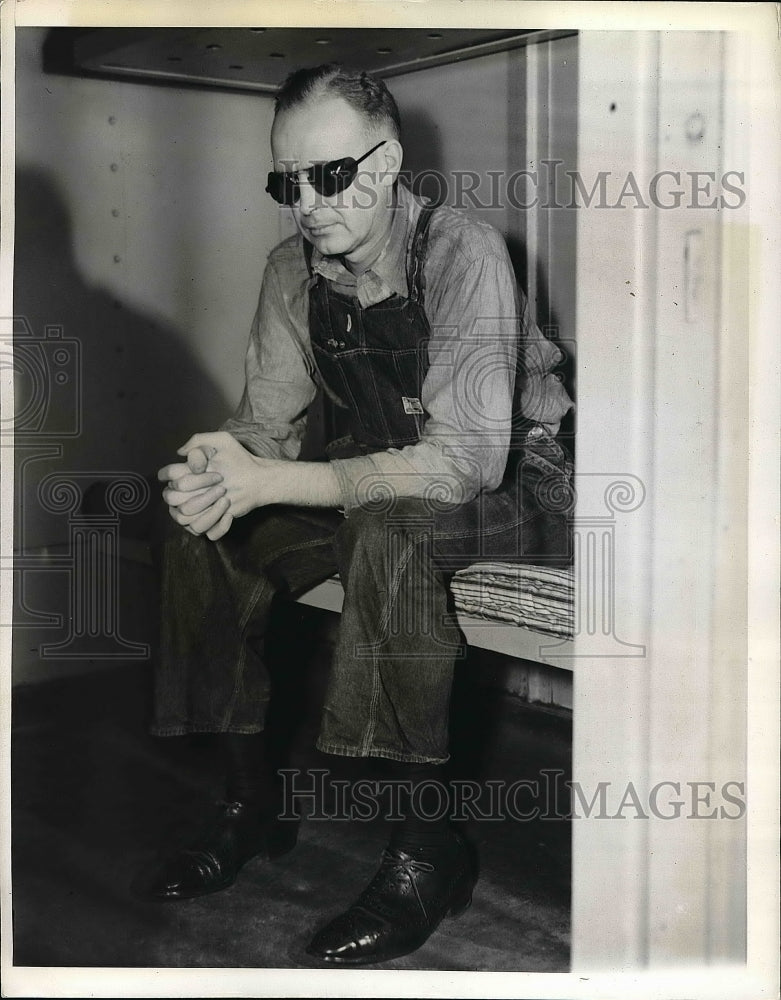 1941 Press Photo Capt John M. Warner in San Mateo, Calif. jail - nea51923 - Historic Images