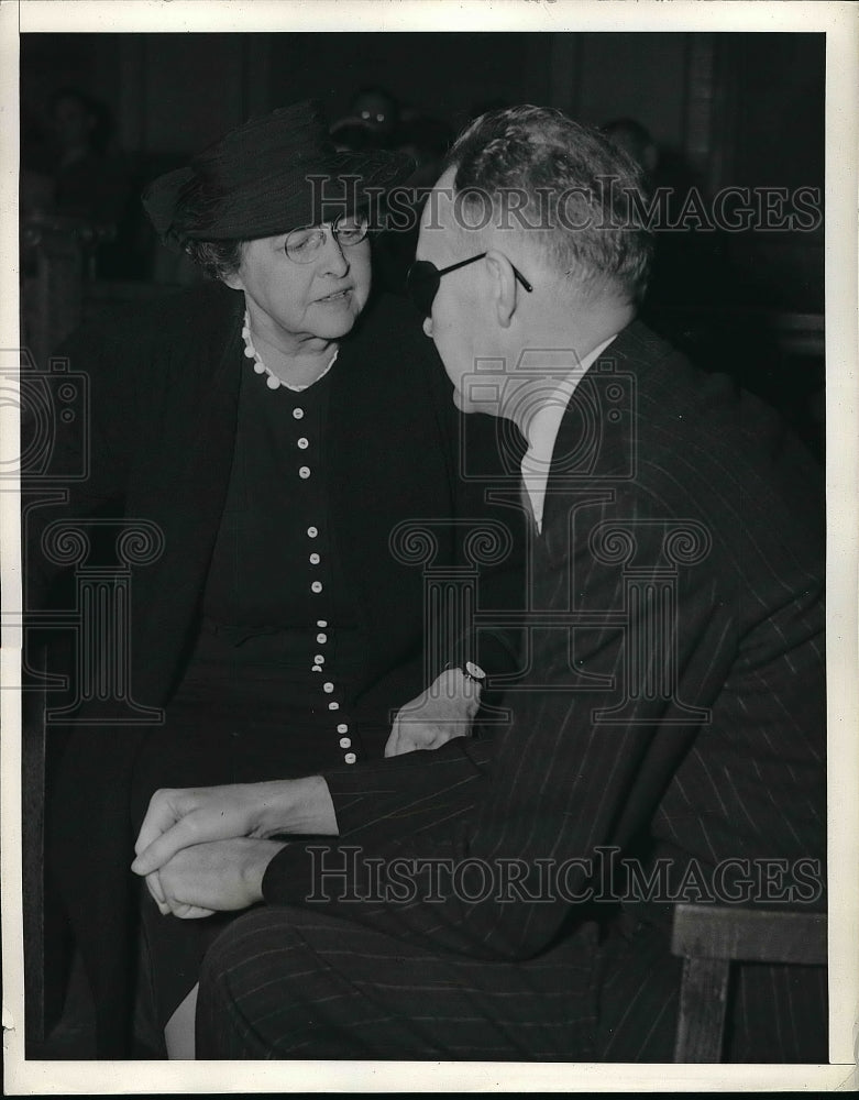 1941 Mrs Ann Holmes & Capt John Holmes at his Calif. trial - Historic Images
