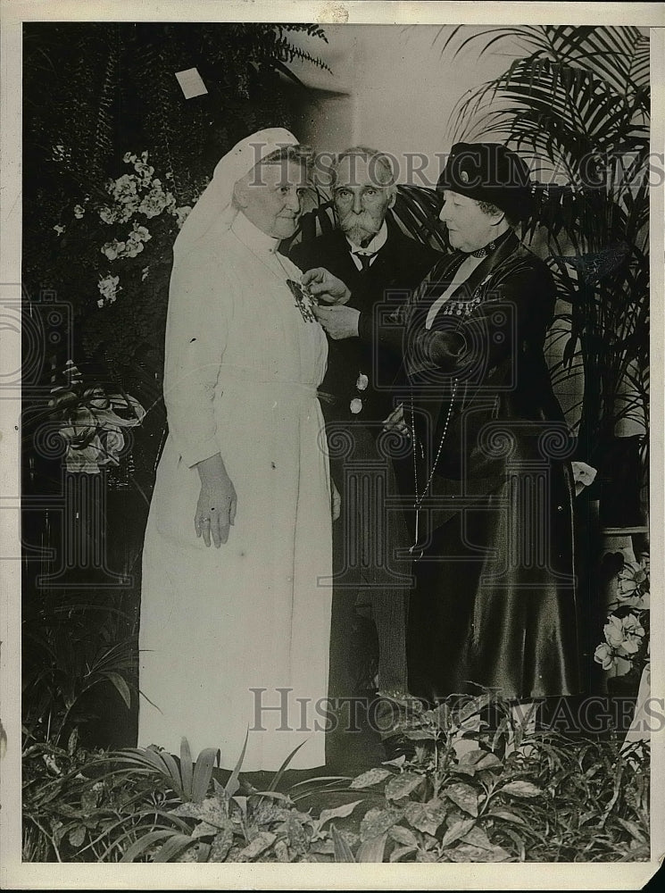 1929 Press Photo Milo Genin decorated for war heroism - Historic Images