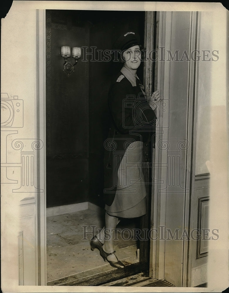 1928 Press Photo Miss Mary Kane, elevator operator - nea51941 - Historic Images