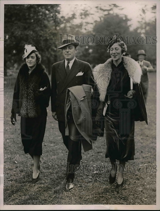 1936 Press Photo Mr & Mrs Thomas Keresey & Mrs Robert Stone at Belmont park - Historic Images