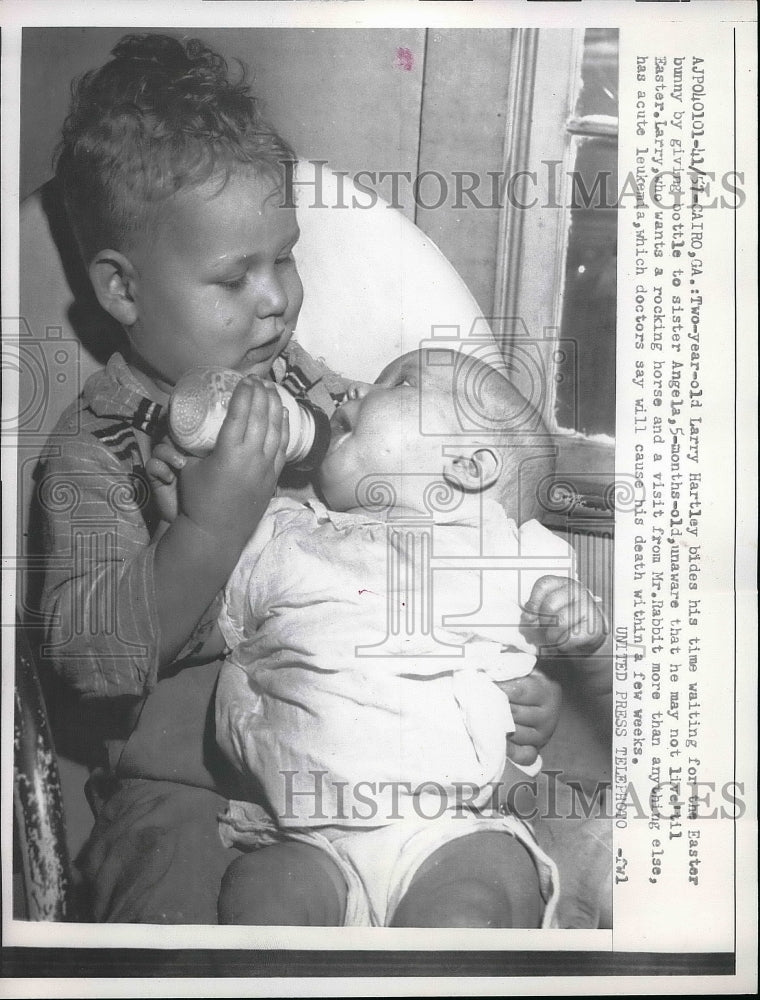 1957 Larry Hartley age 2 & sister Angela. 5 months in Cairo, Ga - Historic Images