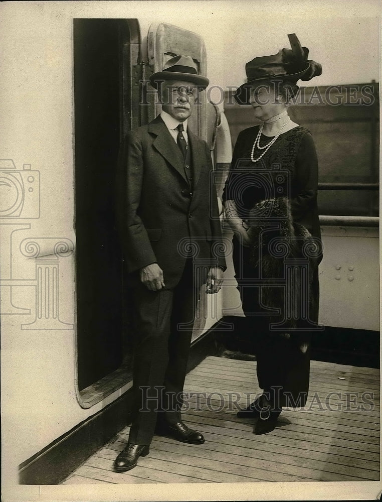 1923 Mr &amp; Mrs E.T. Stetesbury on the SS Majestic  - Historic Images