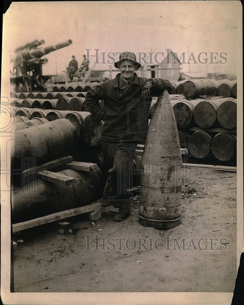 1919 Press Photo Frank Gallagher, former munitions worker, shell tester-Historic Images