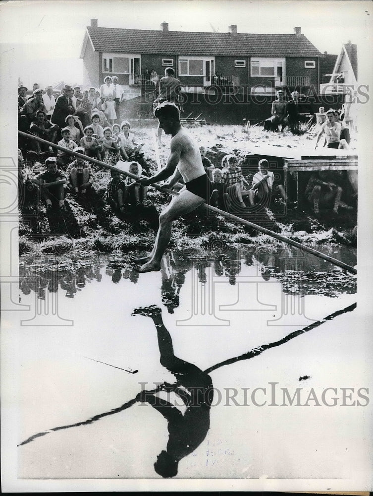 1959 Press Photo E Sherjon Crossing Pond by Vault on Holland - Historic Images