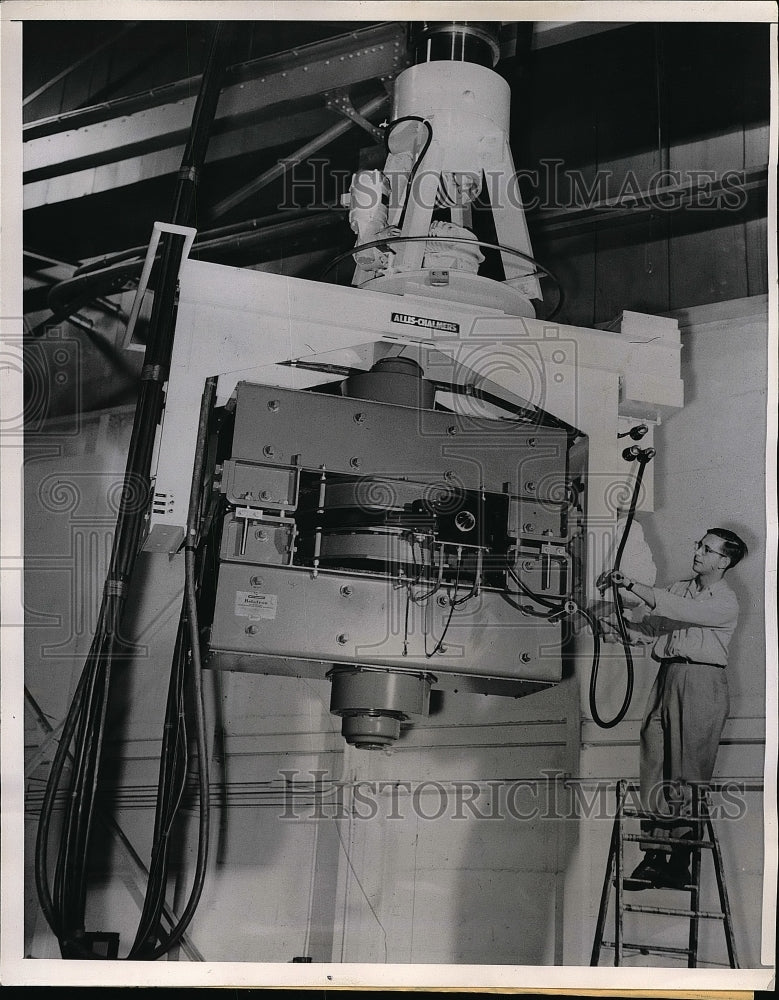 1952 Press Photo 24-million-volt betatron at General Steel Castings Plant - Historic Images