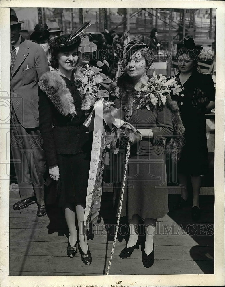 1942 Mrs. Ellen - Historic Images