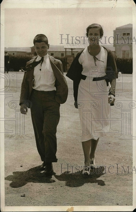 1931 Press Photo Mr. James Snowden & Sister Marion Snowden at Newport, R. I.-Historic Images