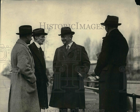 1924 Press Photo Secretary of Navy Denby with Reporter - Historic Images