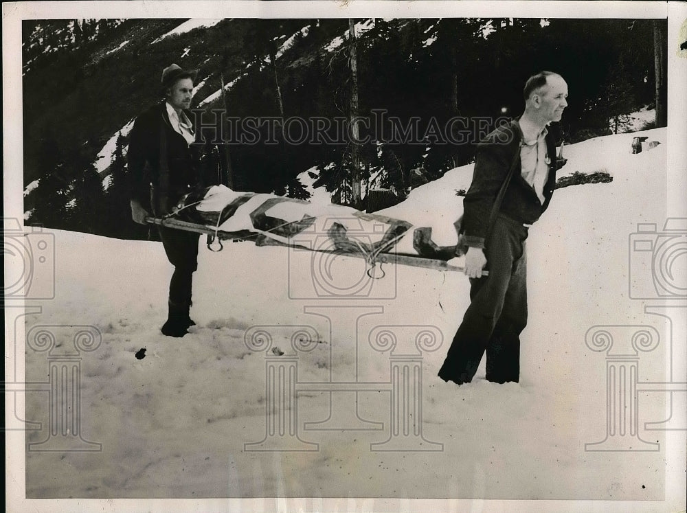 1936 Searchers &amp; body od Arne Wells killed in Cascade Mt plane crash - Historic Images