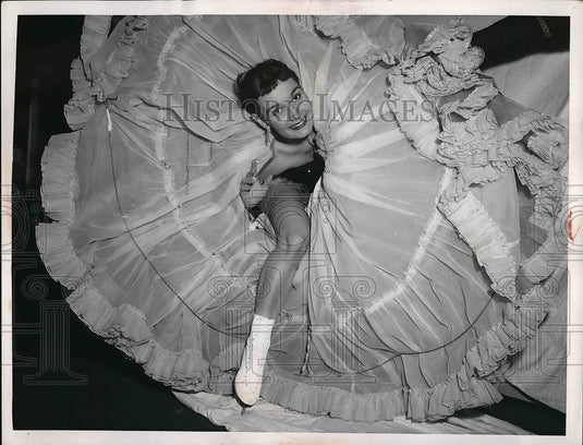1956 Press Photo Iced Studios Georgian Suitor U of San Francisco - Historic Images