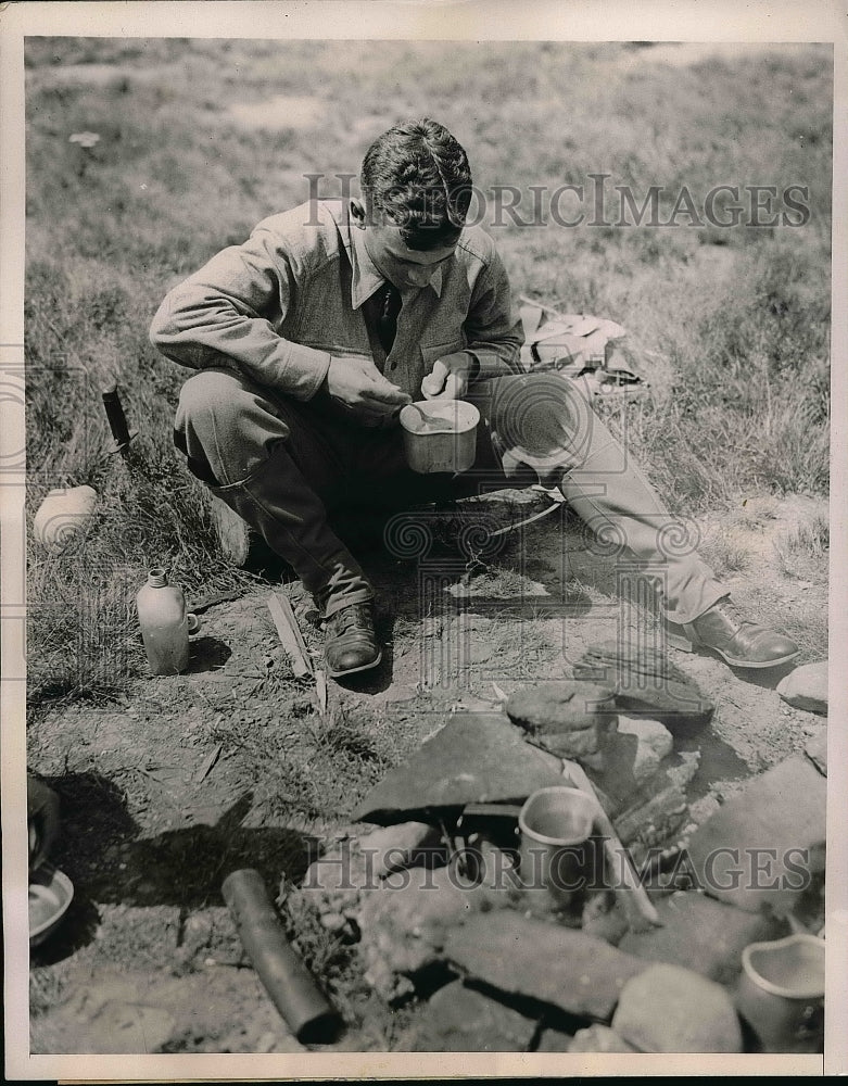 1935 Press Photo Cadet William Sloan eating lunch - Historic Images