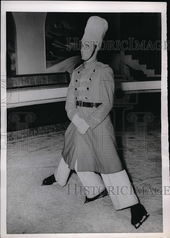 1954 Press Photo Australian Ice Skater Desmond Scott Skates On London Rink - Historic Images