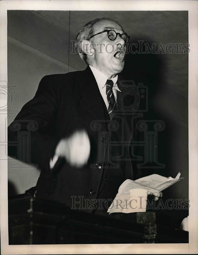 1940 Frederick Stampfer addresses US Federation of Labor  - Historic Images