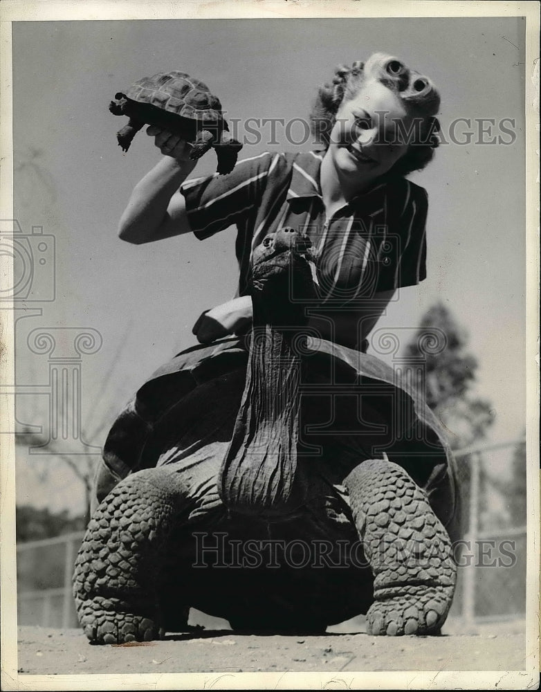1939 Trenna Smith &amp; Gertrude the 200 yr old tortoise at San Diego - Historic Images
