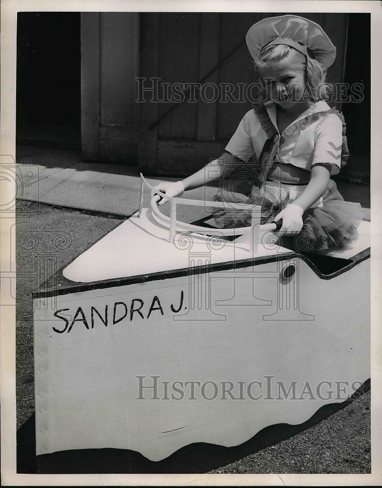 1949 Press Photo Sandra Jeanne Rubin at a parade - nea52514 - Historic Images