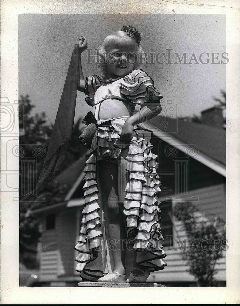 1943 Press Photo Penny Holy at Lakewood, Ohio parade - nea52516 - Historic Images
