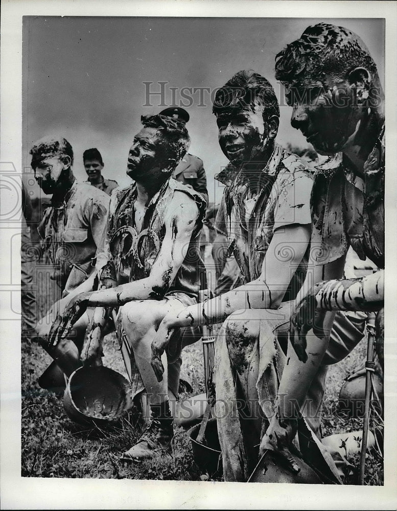 1961 Press Photo Bogata, Columbia, police baptized in molasses &amp; powder - Historic Images