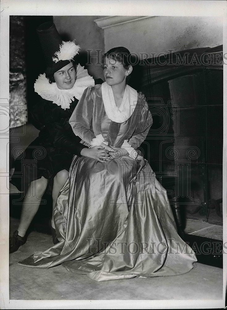 1933 Helen Kellogg and Joan Hopkinson of Bryn Mawr College - Historic Images