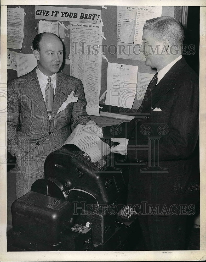 1944 Press Photo Hugh Baillie of United Press &amp; Louis Seltzer of Cleveland Press - Historic Images