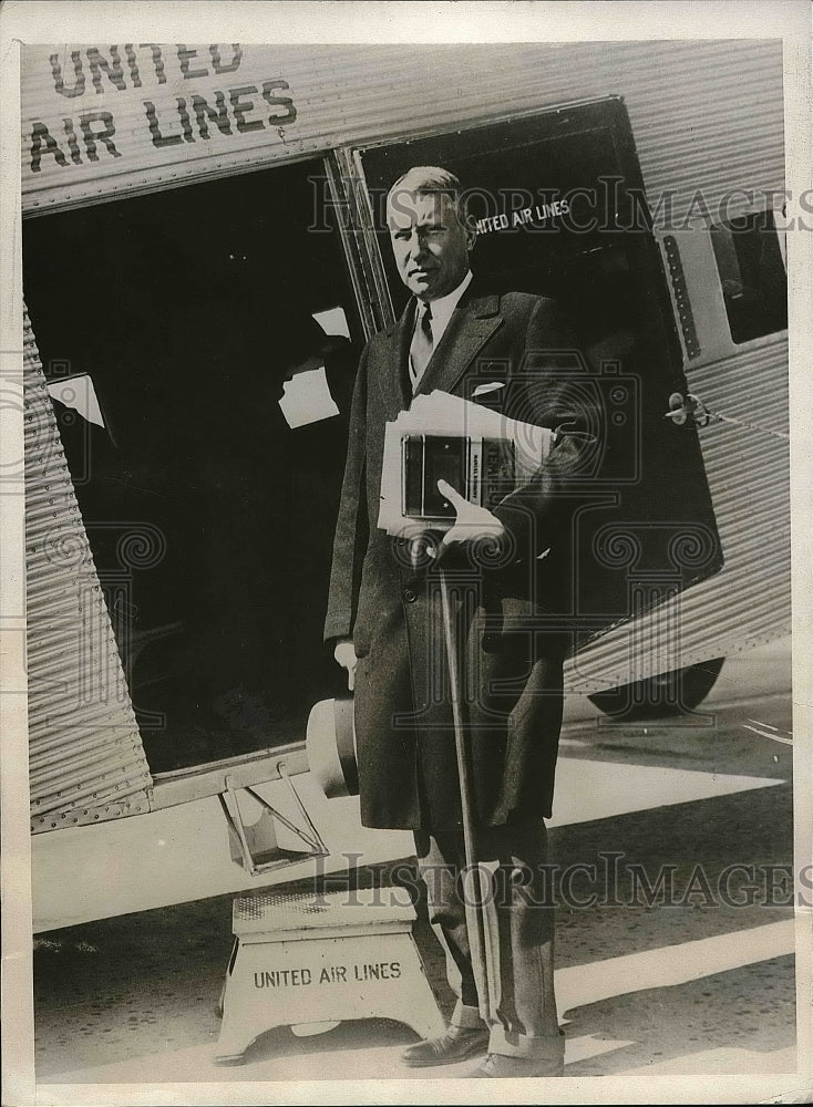 1932 Democratic Leader Jeneti Shouse Leaving Chicago Airport - Historic Images