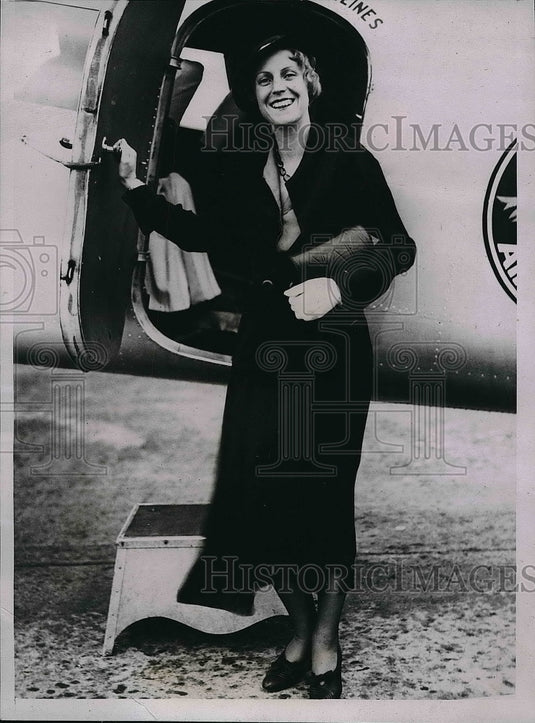 1935 Miss Helen Johnson arriving in Chicago  - Historic Images