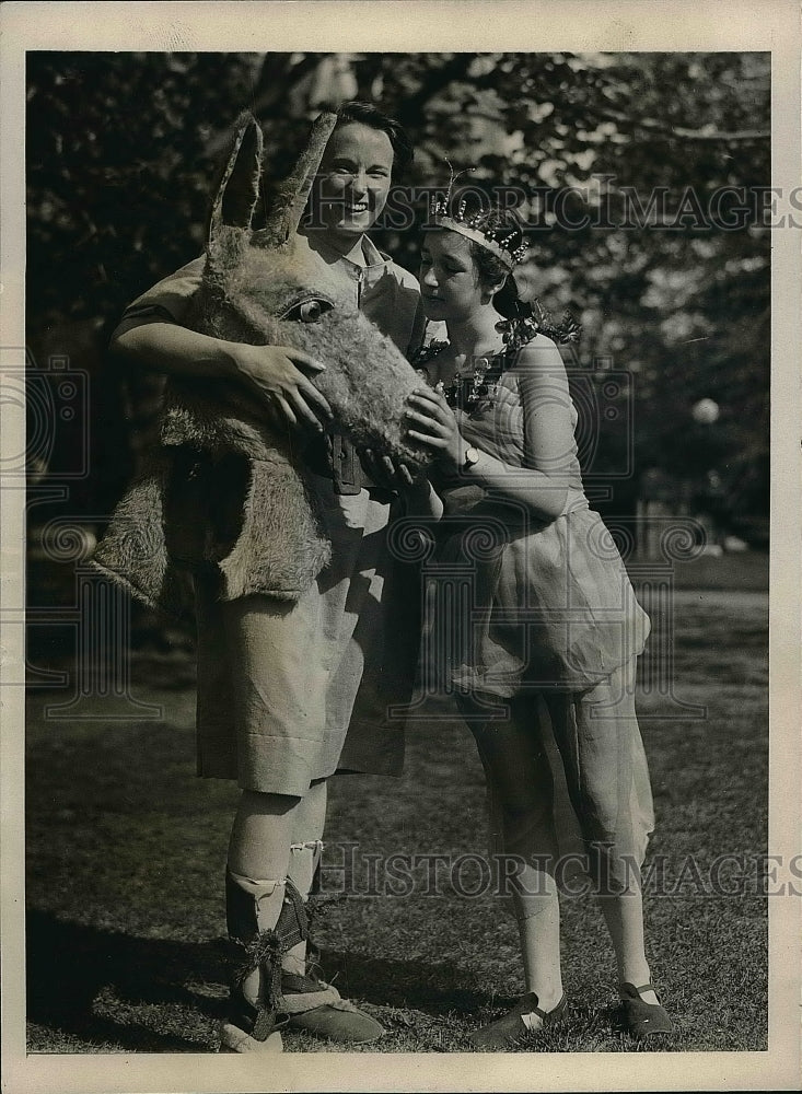 1932 Sally Jones and Nora John King, of Bryn Mawr College - Historic Images