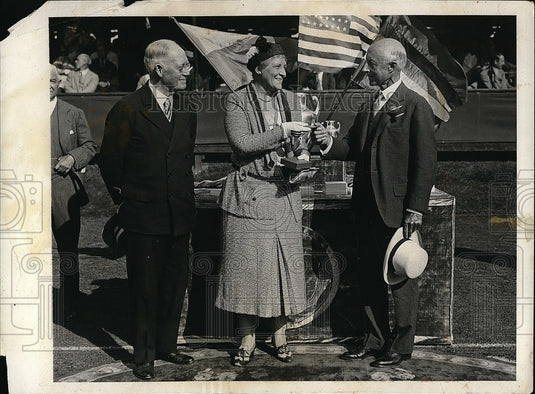 1931 Sec. of the Navy Charles Adams giving championship medal - Historic Images