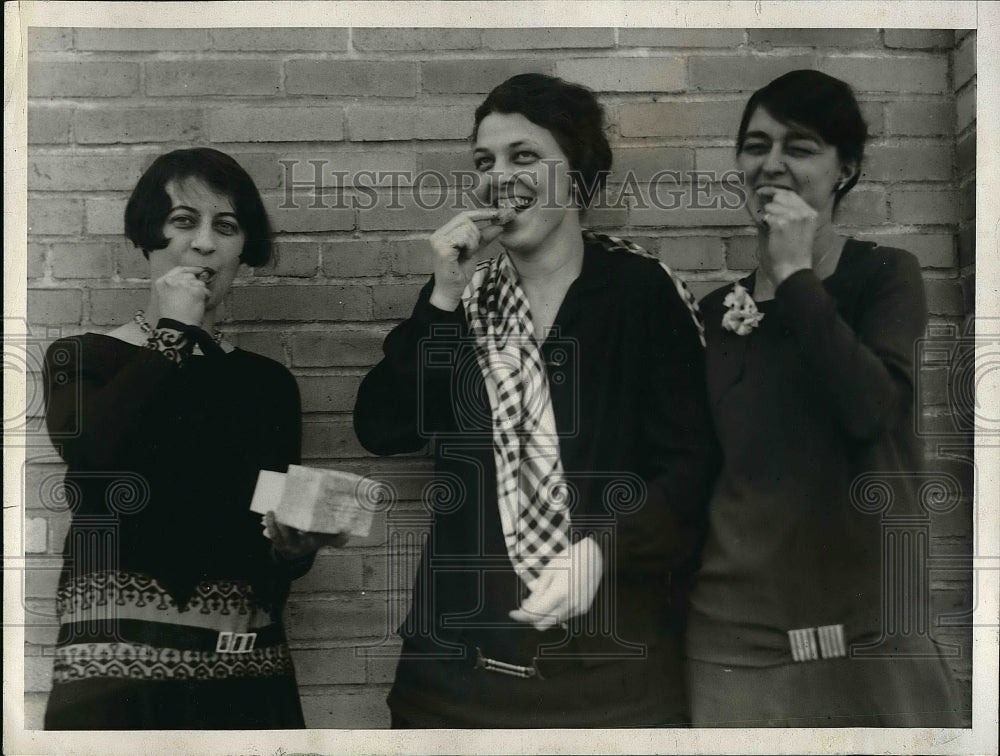 1928 Irma Smithson, Emily Nickerson and Lorna Pierce in Boston - Historic Images