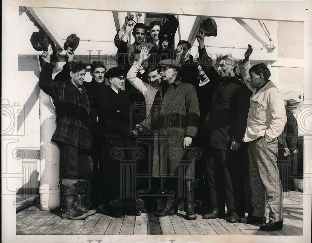 1940 Press Photo Ernest Scrivener and Thor Billie Shaking Hands - nea52740-Historic Images