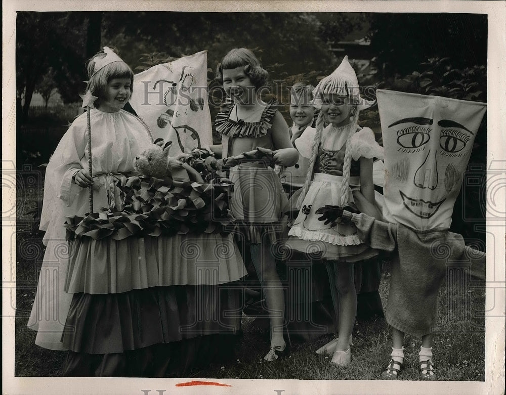 1950 Nancy Riddiford, Karen Gravelle, Beth Lorenz, Terry Lorenz - Historic Images