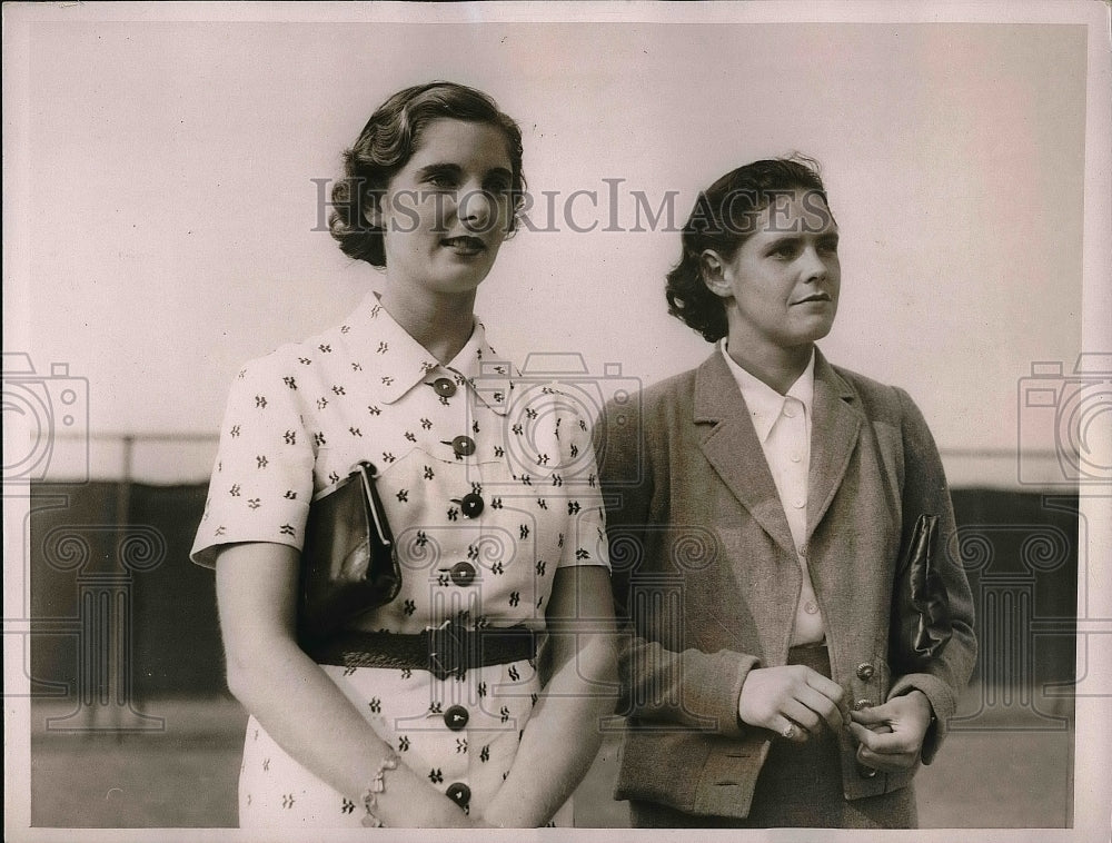 1936 Press Photo Miss Kay Summer and Miss Carolyn Babcock at competition - Historic Images