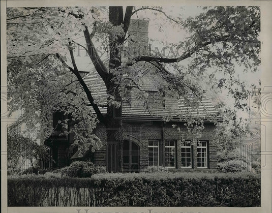 1946 Chanley Johnston's Home  - Historic Images
