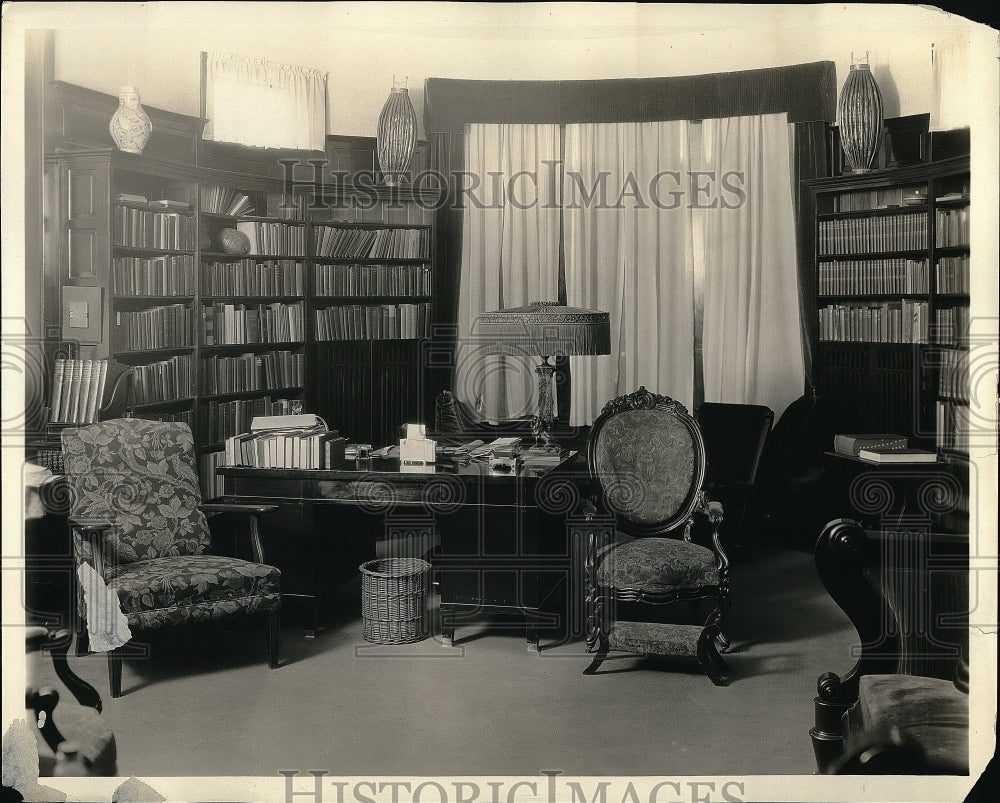 1924 Press Photo Marion Leroy Burtons Study - nea52820 - Historic Images