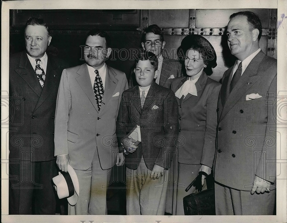 1947 NY Gov. Thomas Dewey and Family Met in Kansas City  - Historic Images