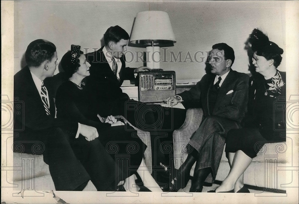 1948 Presidential Candidate Thomas Dewey And His Family  - Historic Images