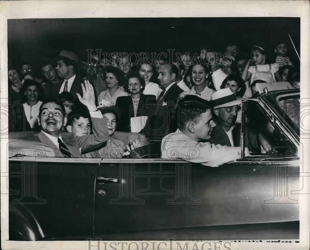 1948 Presidential Candidate Thomas Dewey Waves To Crowd  - Historic Images