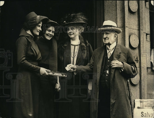 1922 88 Yr. Old Senator Chauncy Depew Contributes To Salvation Army - Historic Images