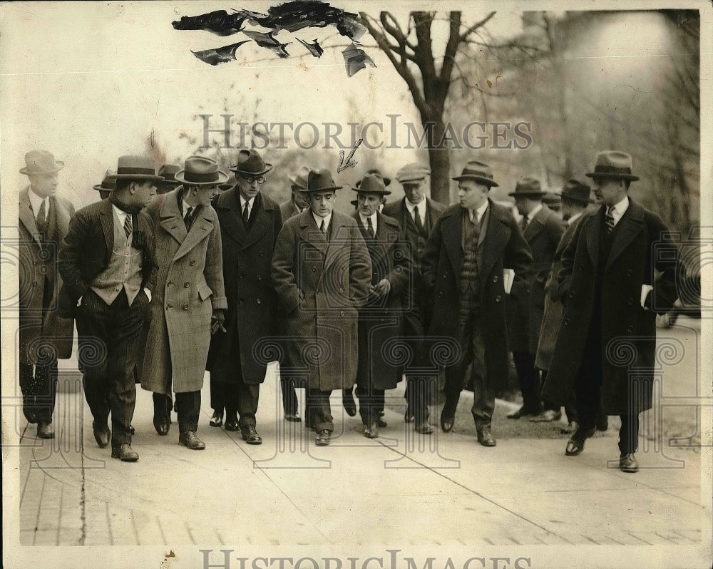 1924 Dr. Cary Grayson dogged by press en route to Wilson&#39;s home - Historic Images