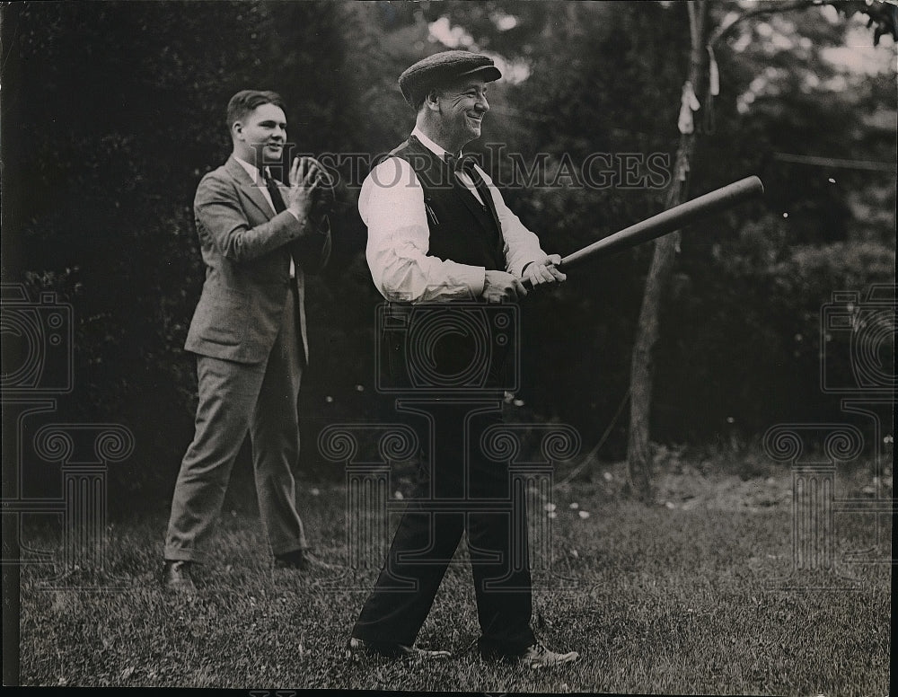 1926 Navy Secretary Daniels Goes Hunting With His Children - Historic Images