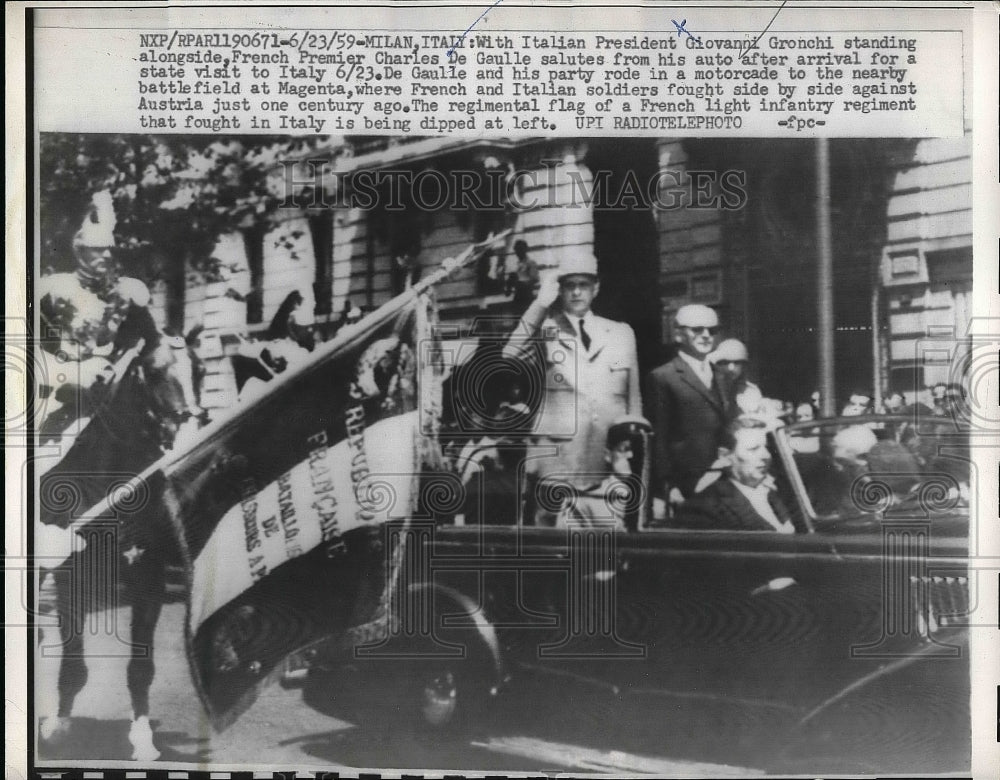 1959 Press Photo Italian Pres. Giovanni Gronchi riding through Milan Italy - Historic Images