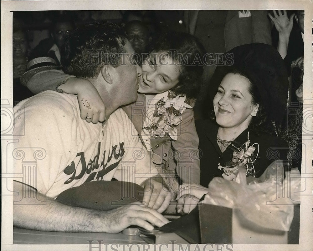 1940 Press Photo Fred Fitzsimmons and wife Brooklyn Dodgers - Historic Images