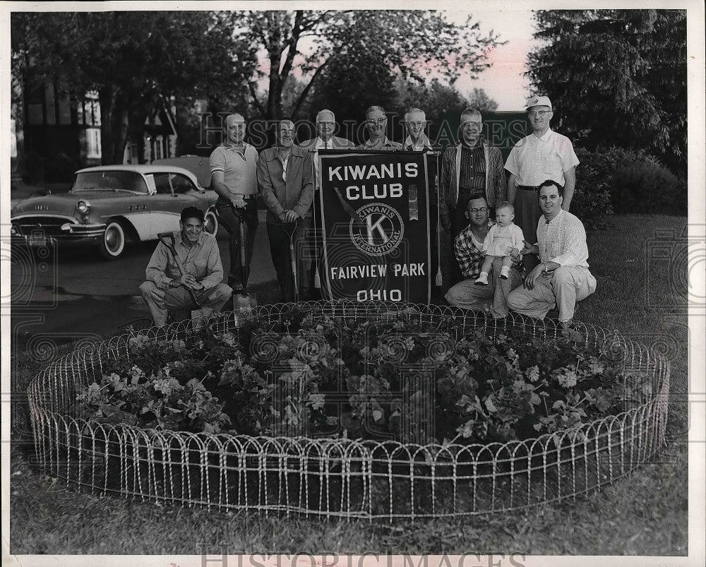 1960 Press Photo Fairview Park Kiwanis Club Bo Zehrung Carl Aernie F.E. Fischer - Historic Images