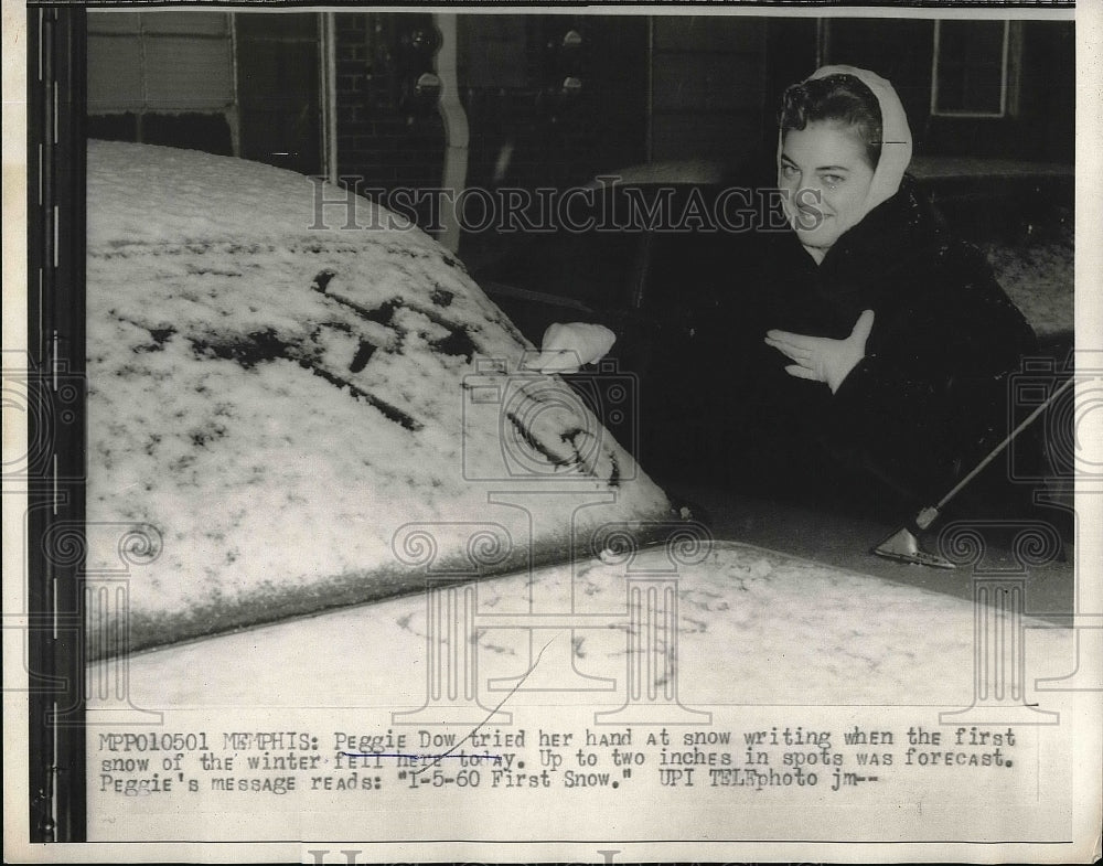 1960 Peggie Dow Writes On Car During First Snow In Memphis - Historic Images