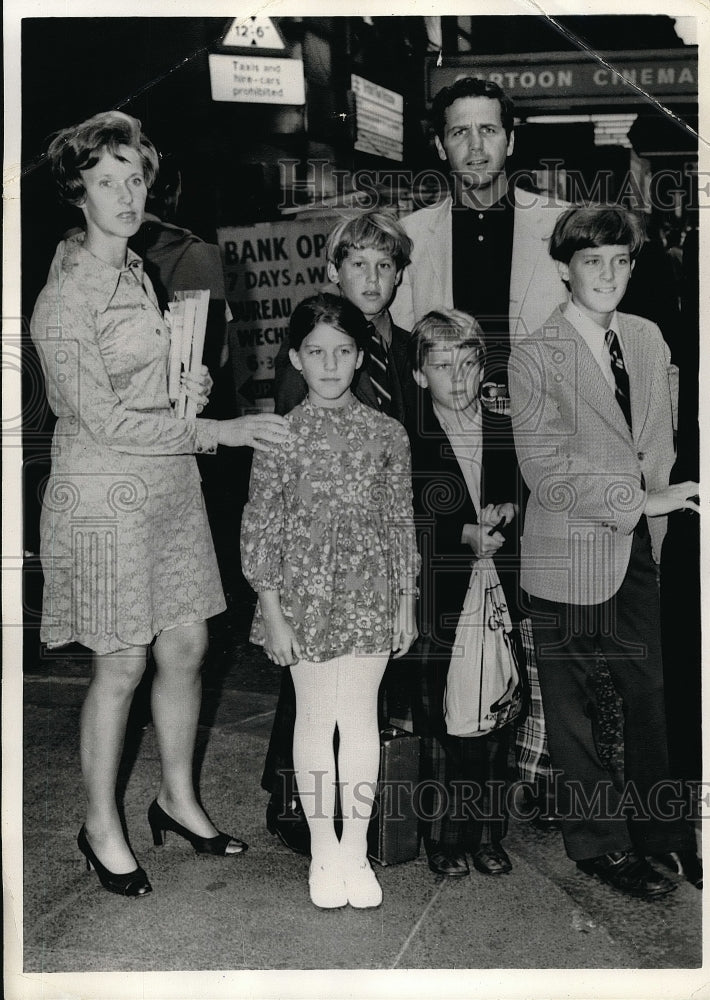 1973 Press Photo Deputy Director Jeb Stuart Magruder &amp; Family On Vacation - Historic Images