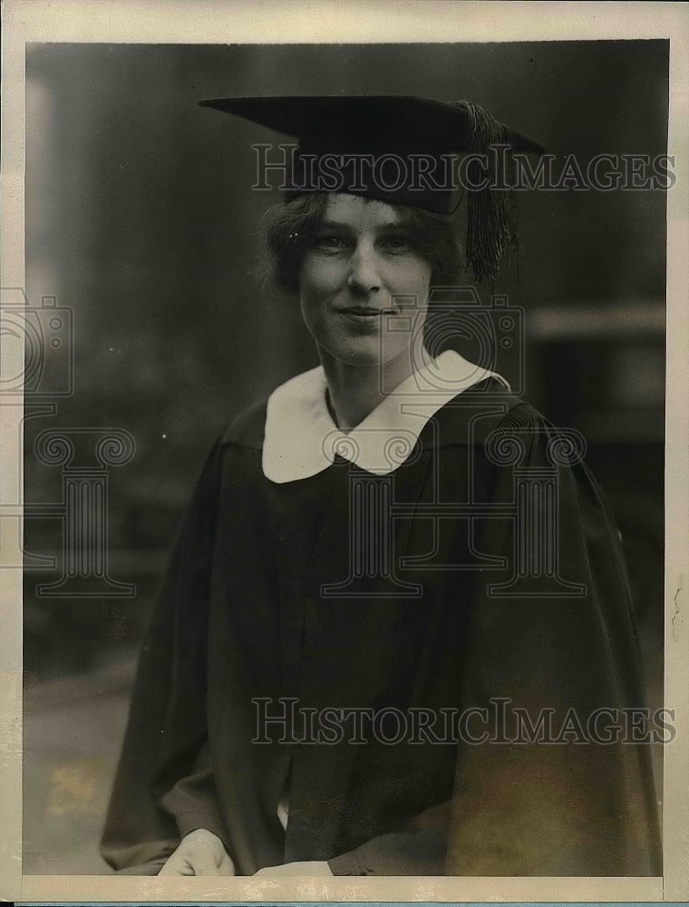 1927 Press Photo Miss Marion Frances Powell Graduating From Sargent School - Historic Images