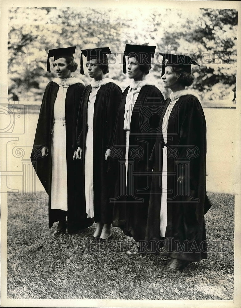 1935 Press Photo Graduating Students Catherine Little,Susan Morse,Joan Hopkinson - Historic Images