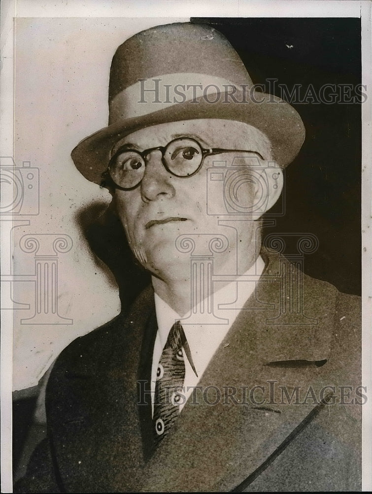 1938 Press Photo Dr. Milton L. Smith Receives 100 Thousand Dollars From Patient - Historic Images