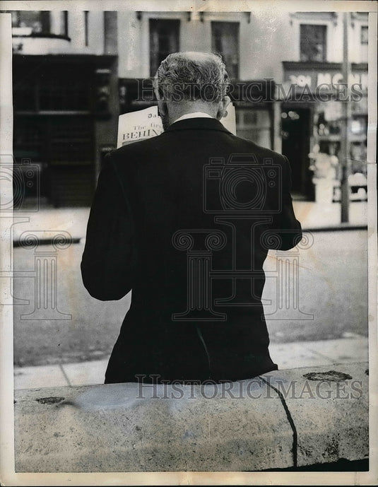 1959 J. Dunn Turning Back On Photographer After Winning Game - Historic Images